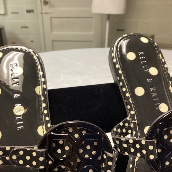 Kelly & Kate black &white sandals POLKA DOTS. SIZE 7/1/2 new - Picture 2 of 8